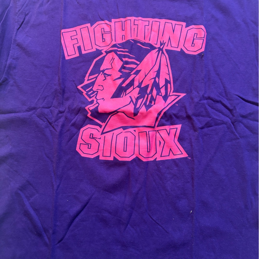 Gildan Purple T‑Shirt with Hot Pink Logo University of North Dakota Sioux